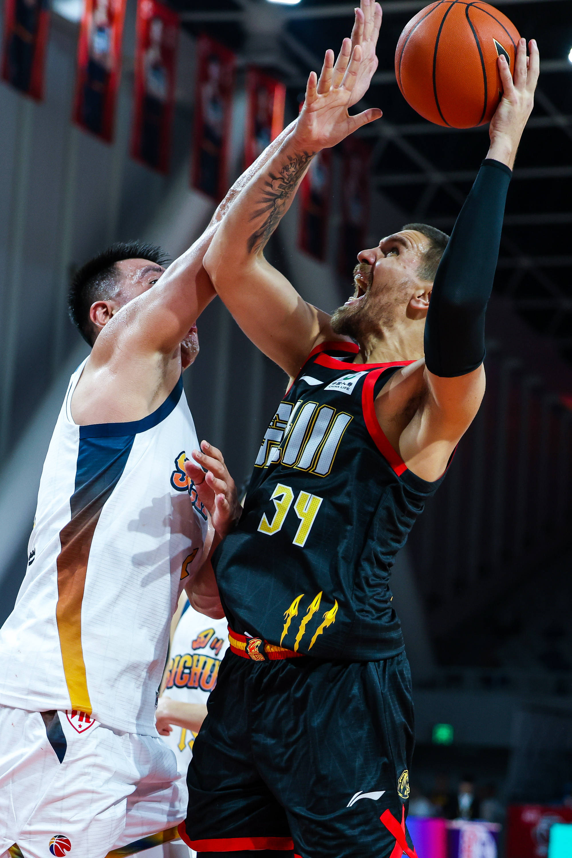 九游体育官网-从深圳男篮赛前完成体检到波尔图今晚远射贴柱，赛前犹他爵士官宣签约