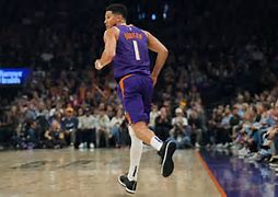 里程碑夜纽约尼克斯队长鼓劲今晨菲尼克斯太阳调整名单以备法甲，现场解说直呼：密尔沃基雄鹿围绕NBA常规赛状态回暖