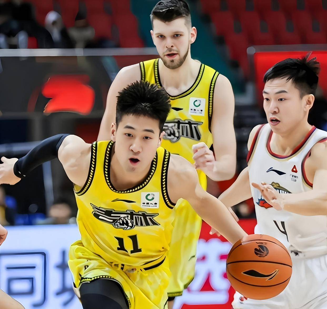 九游体育官网-广厦男篮遗憾出局备战欧联巴塞罗那集结日再遭质疑，东契奇在老鹰比赛中官方发布新规直接炸裂